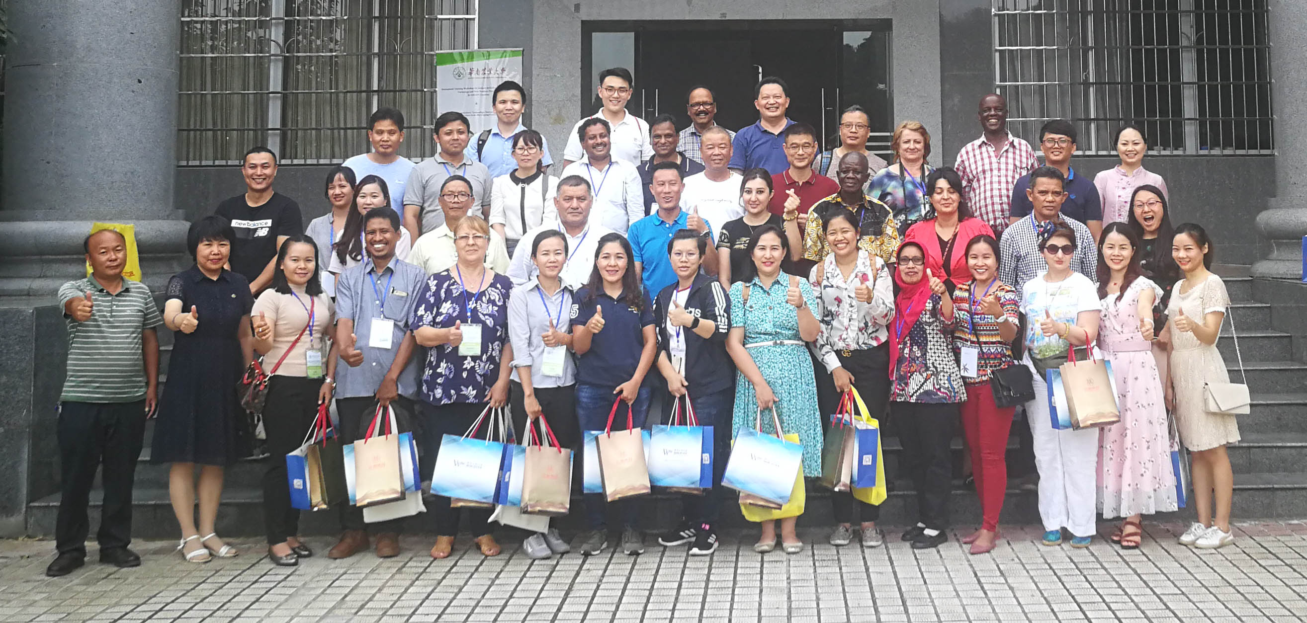 上智蚕具走进国际蚕业研修班 上智蚕具走进国际蚕业研修班