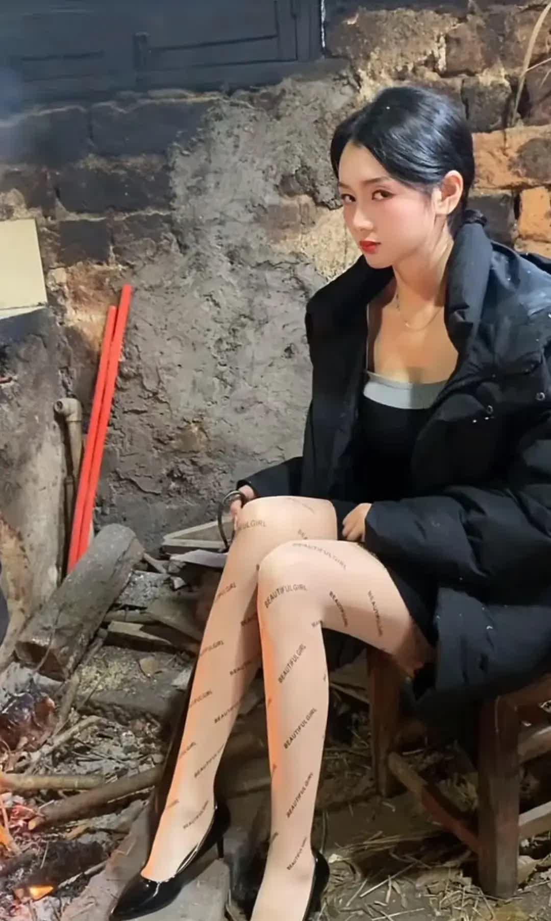 捅马蜂窝的女孩,最新答案动态解析_vip2121，127.13