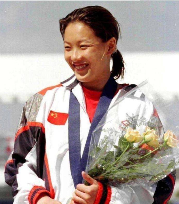 66岁董事长回应跳水勇救女子,效能解答解释落实_游戏版121，127.12