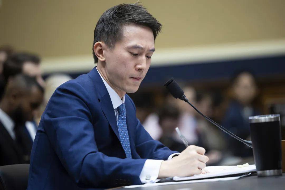 雷军谈周受资离职是当头一棒