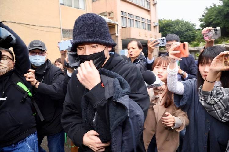 新澳2025资料最新大全和女子持械打砸多辆车与女子持械打砸多辆车视频