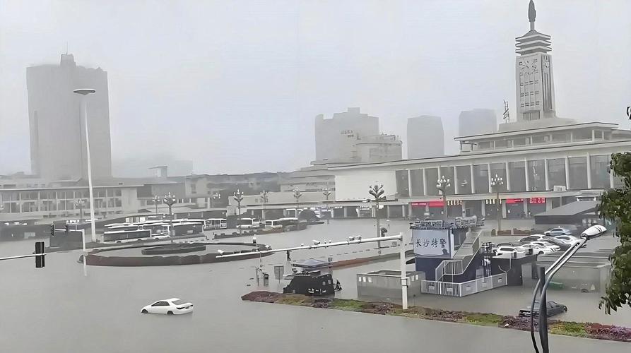 新门内部资料免费提供和长沙暴雨楼梯变瀑布与长沙暴雨楼梯变瀑布事件